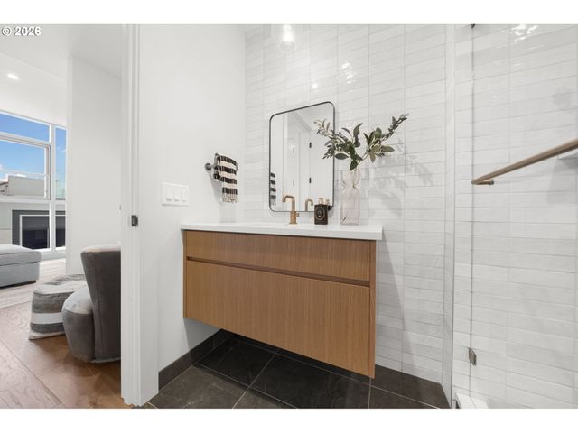 590 WATERFRONT Way 901, Vancouver, WA 98660