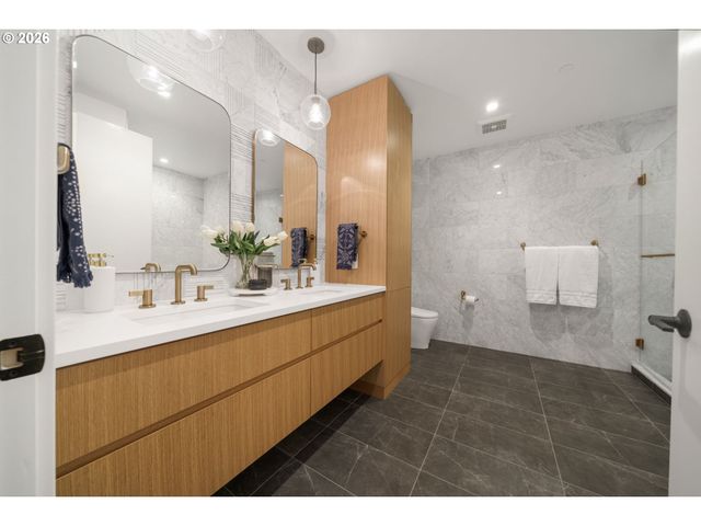 590 WATERFRONT Way 901, Vancouver, WA 98660