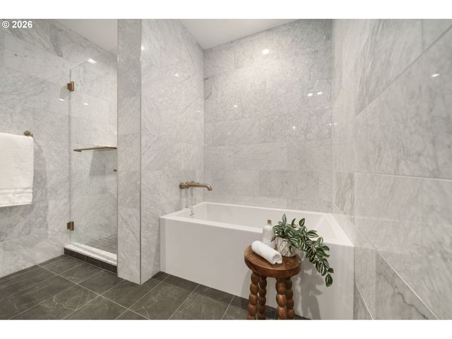 590 WATERFRONT Way 901, Vancouver, WA 98660