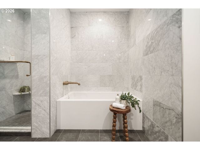 590 WATERFRONT Way 901, Vancouver, WA 98660