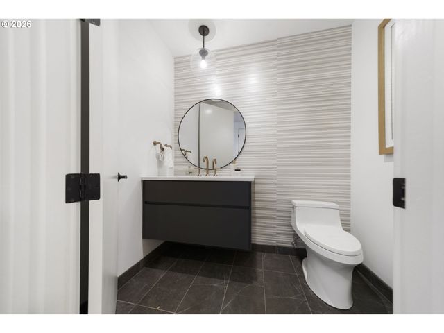 590 WATERFRONT Way 901, Vancouver, WA 98660