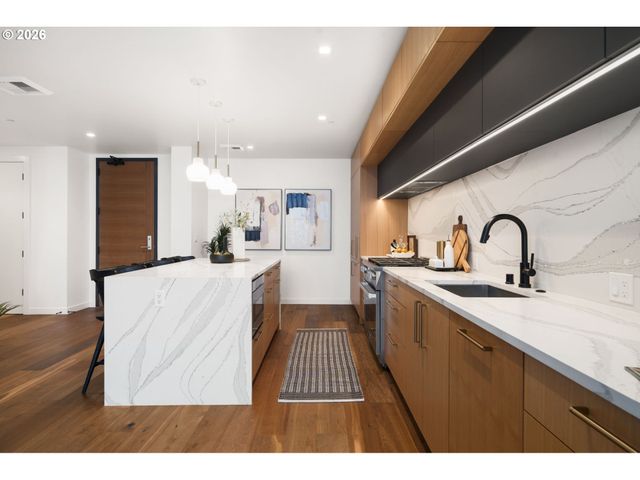 590 WATERFRONT Way 901, Vancouver, WA 98660