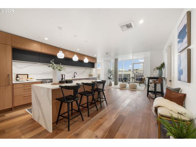 590 WATERFRONT Way 901, Vancouver, WA 98660