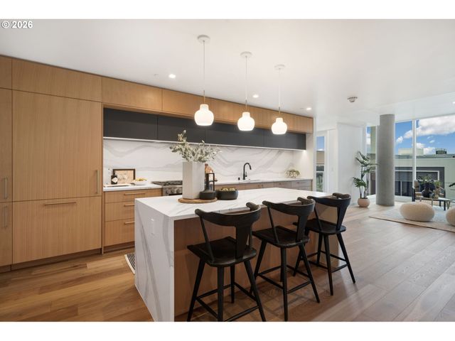 590 WATERFRONT Way 901, Vancouver, WA 98660