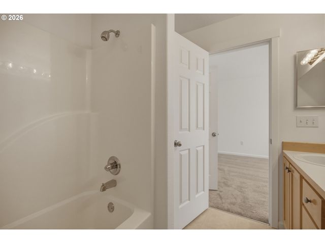 14771 Sw BEARD Rd 104, Beaverton, OR 97007
