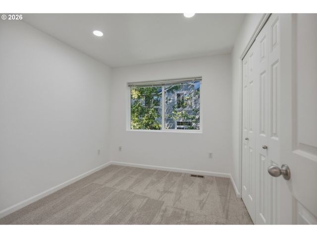 14771 Sw BEARD Rd 104, Beaverton, OR 97007
