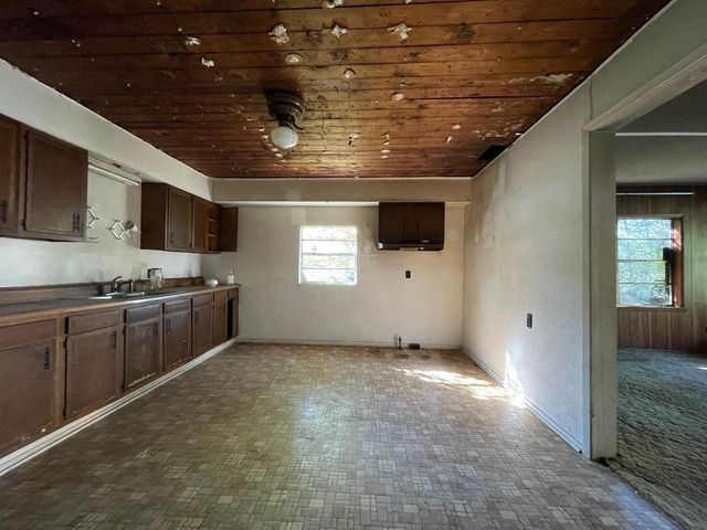 2510 Teddy, Marshall, TX 75675