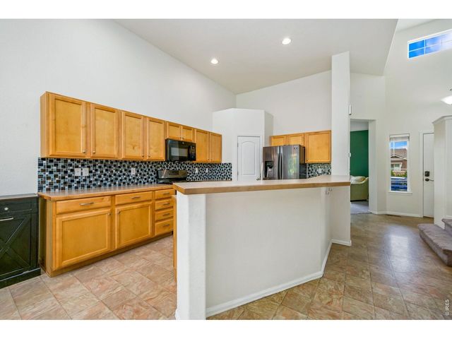 427 Pioneer Ln, Johnstown, CO 80534