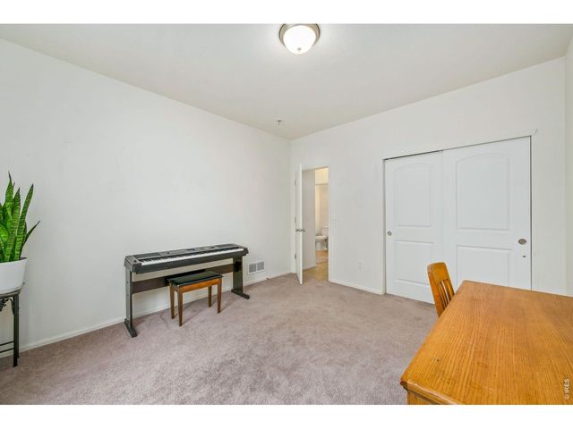 427 Pioneer Ln, Johnstown, CO 80534