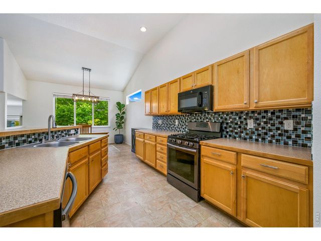 427 Pioneer Ln, Johnstown, CO 80534
