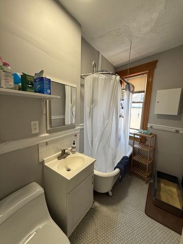 97 Hancock St 5, Cambridge, MA 02139