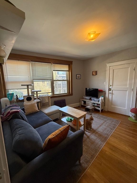 97 Hancock St 5, Cambridge, MA 02139