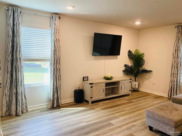 9845 Beulah Rd, Pensacola, FL 32526