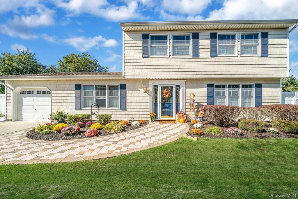 10 Munson Street, Medford, NY 11763