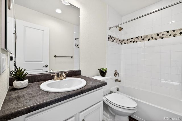 14801 E Poundstone Drive, Aurora, CO 80015