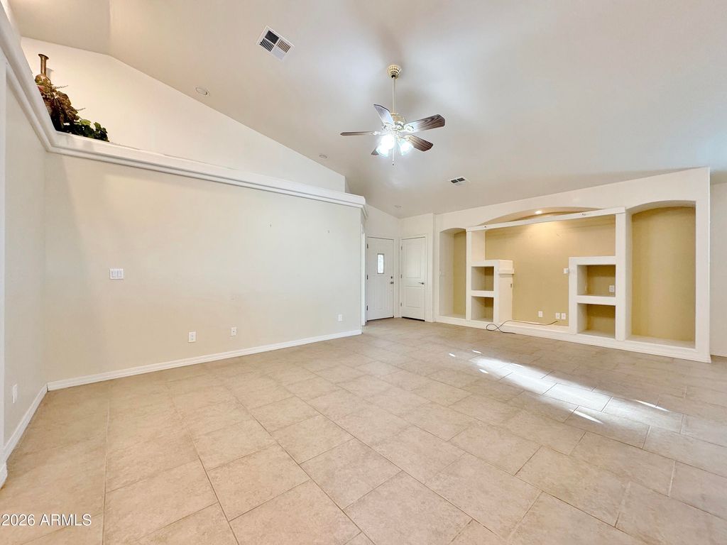 Image 11 of property listing at 15774 S SAXON Road, Arizona City, AZ 85123