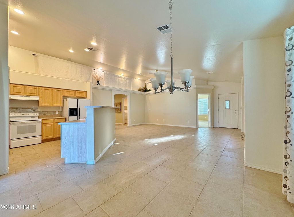 Image 12 of property listing at 15774 S SAXON Road, Arizona City, AZ 85123