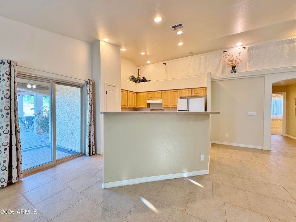 Image 13 of property listing at 15774 S SAXON Road, Arizona City, AZ 85123