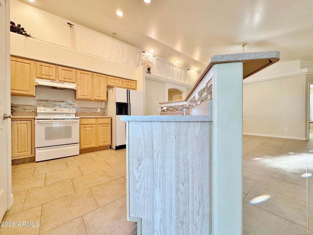 Image 14 of property listing at 15774 S SAXON Road, Arizona City, AZ 85123