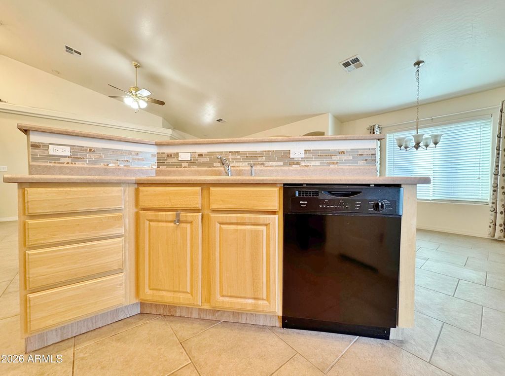 Image 15 of property listing at 15774 S SAXON Road, Arizona City, AZ 85123