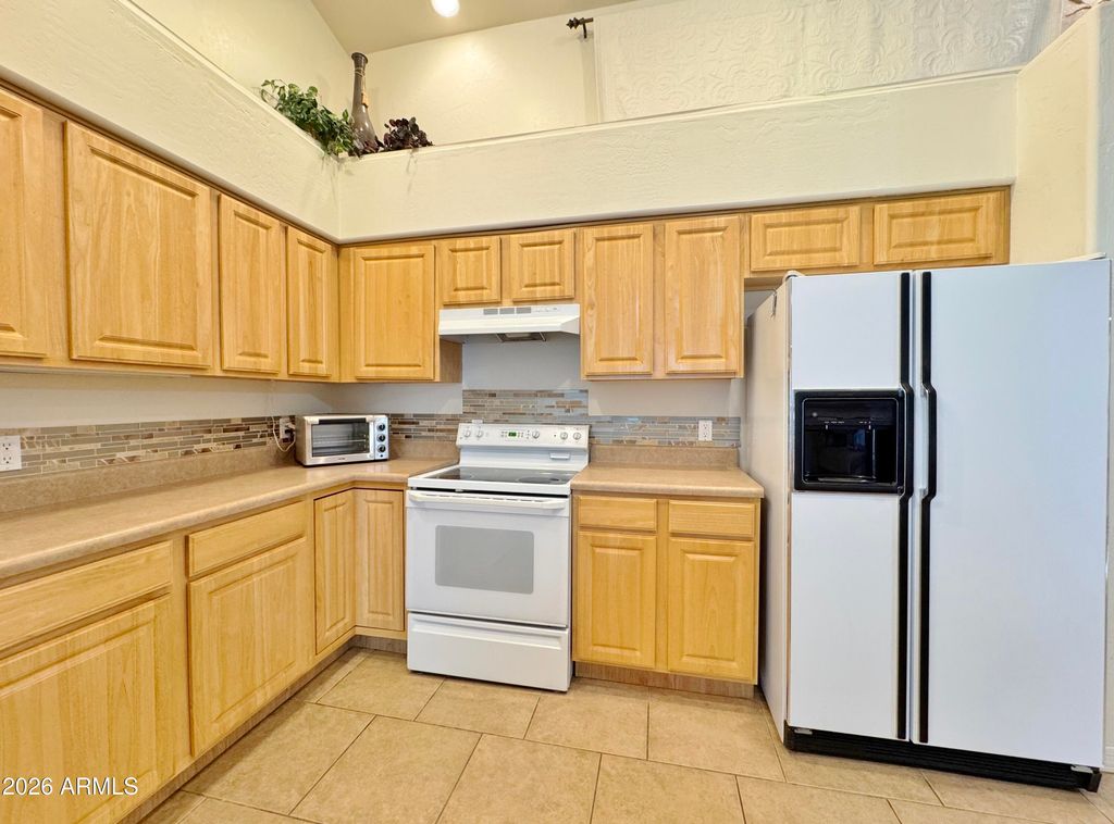 Image 16 of property listing at 15774 S SAXON Road, Arizona City, AZ 85123