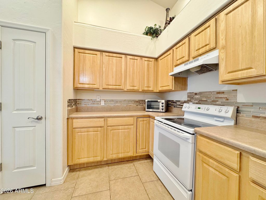 Image 17 of property listing at 15774 S SAXON Road, Arizona City, AZ 85123