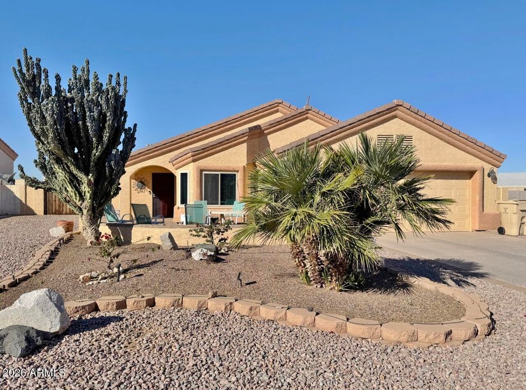Image 3 of property listing at 15774 S SAXON Road, Arizona City, AZ 85123