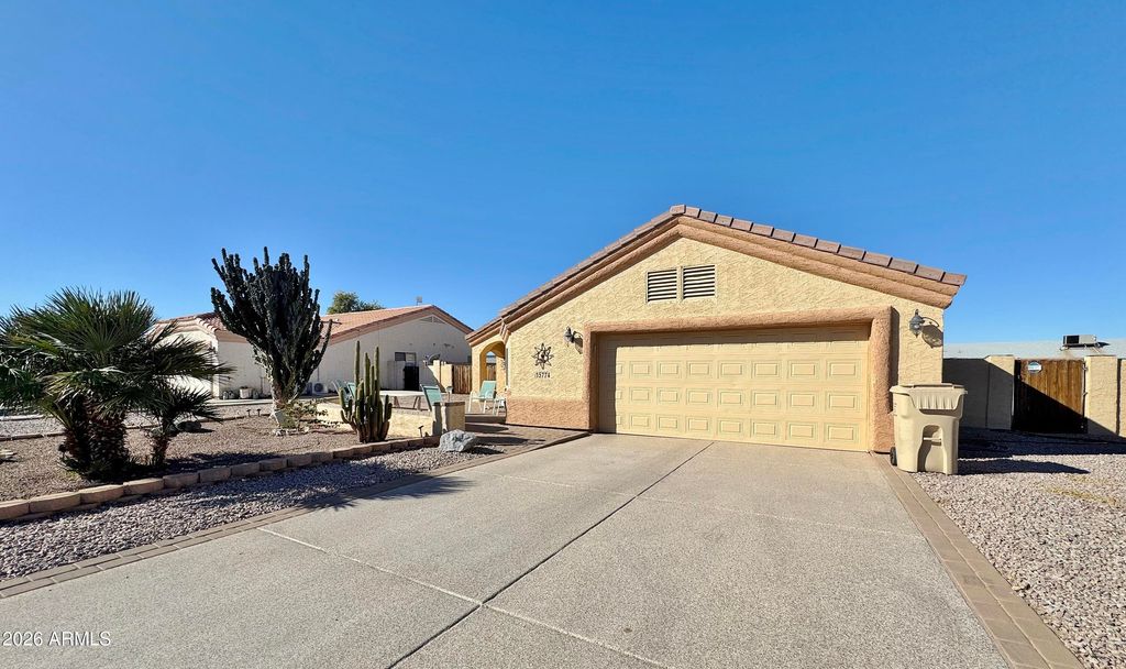 Image 4 of property listing at 15774 S SAXON Road, Arizona City, AZ 85123
