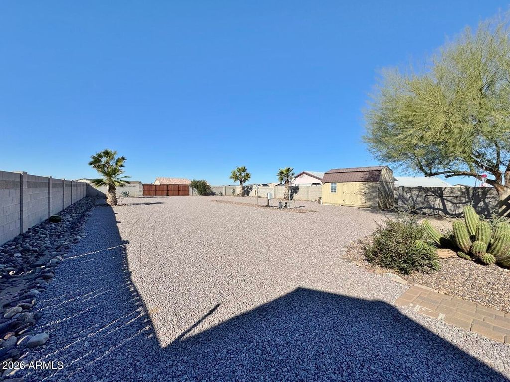 Image 47 of property listing at 15774 S SAXON Road, Arizona City, AZ 85123