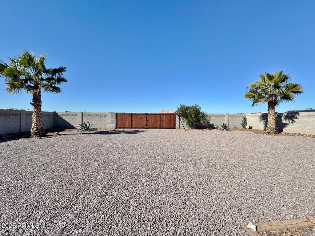 Image 48 of property listing at 15774 S SAXON Road, Arizona City, AZ 85123