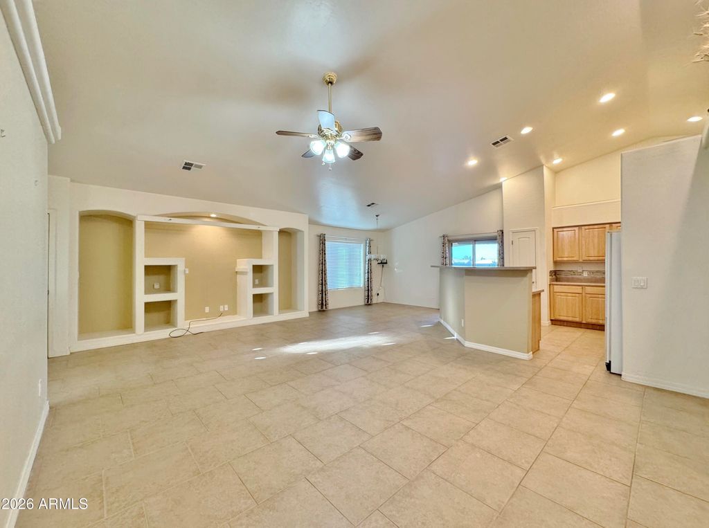 Image 8 of property listing at 15774 S SAXON Road, Arizona City, AZ 85123