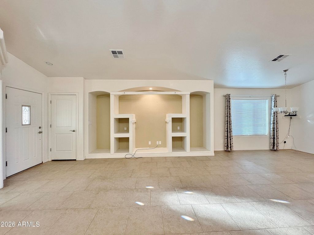 Image 9 of property listing at 15774 S SAXON Road, Arizona City, AZ 85123
