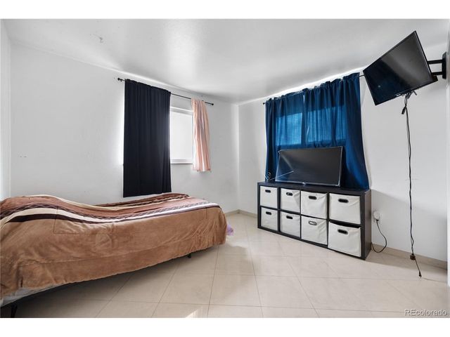 1093 S Holland St, Lakewood, CO 80226