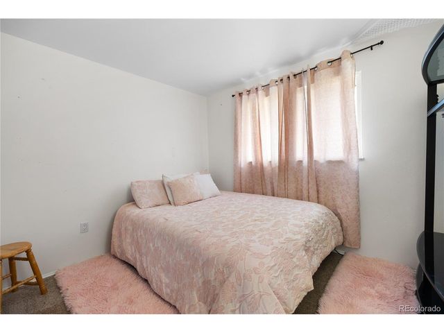 1093 S Holland St, Lakewood, CO 80226