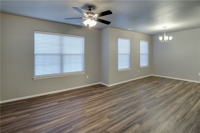 2818 W Auburn Drive, Fayetteville, AR 72704