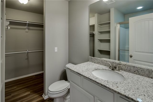 2818 W Auburn Drive, Fayetteville, AR 72704