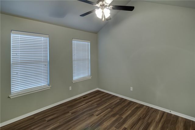 2818 W Auburn Drive, Fayetteville, AR 72704