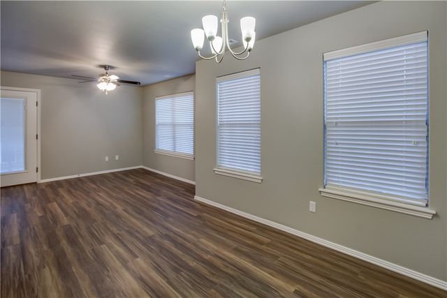 2818 W Auburn Drive, Fayetteville, AR 72704