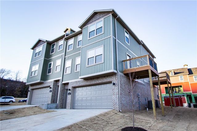 2818 W Auburn Drive, Fayetteville, AR 72704