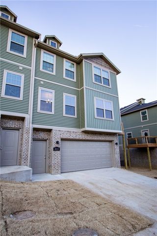 2818 W Auburn Drive, Fayetteville, AR 72704