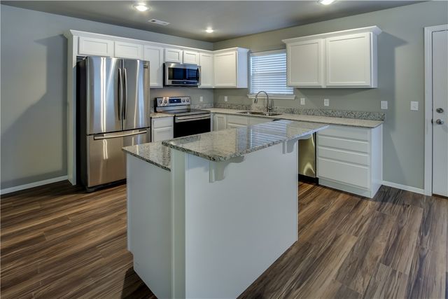 2818 W Auburn Drive, Fayetteville, AR 72704