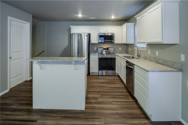 2818 W Auburn Drive, Fayetteville, AR 72704