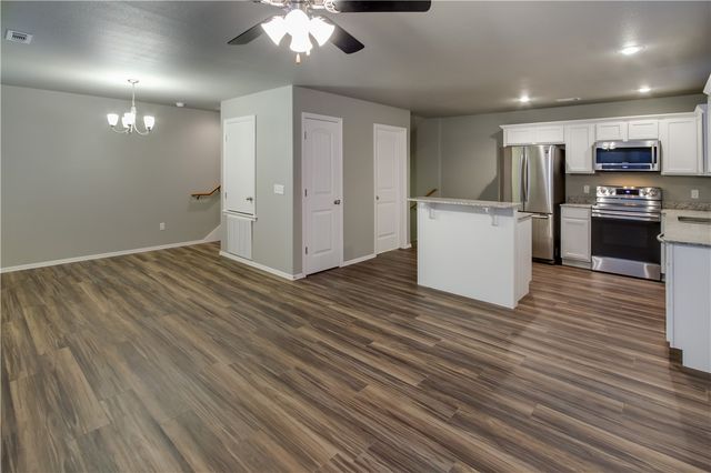 2818 W Auburn Drive, Fayetteville, AR 72704