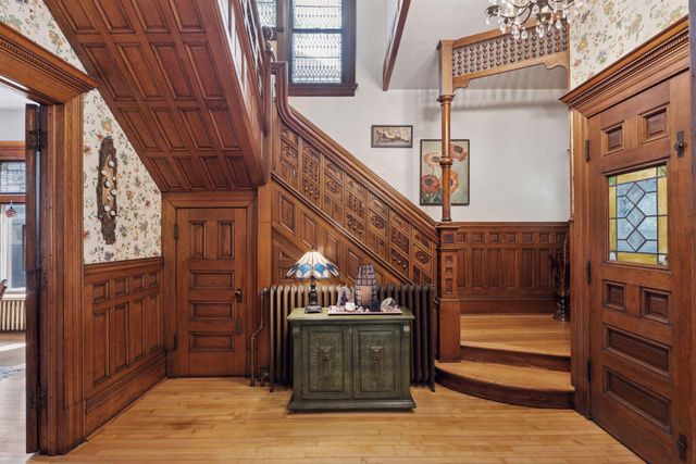 957 Ashland Avenue, Saint Paul, MN 55104