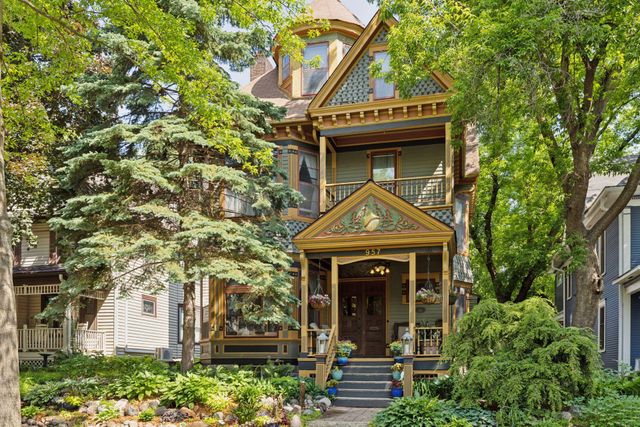 957 Ashland Avenue, Saint Paul, MN 55104
