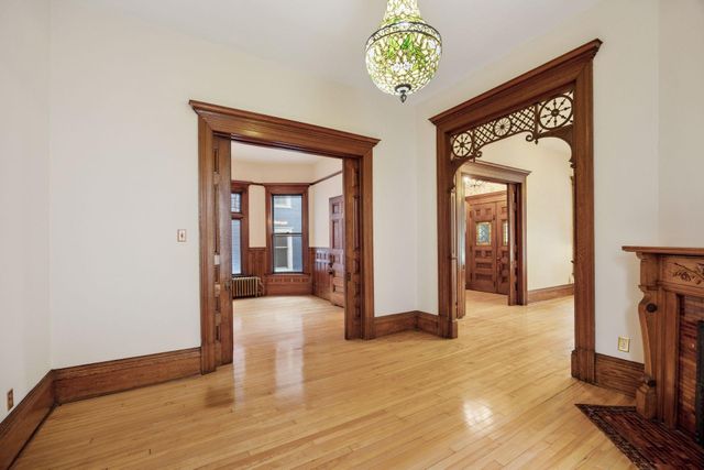 957 Ashland Avenue, Saint Paul, MN 55104