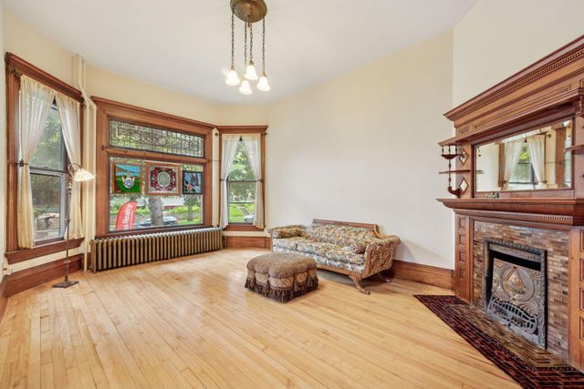 957 Ashland Avenue, Saint Paul, MN 55104