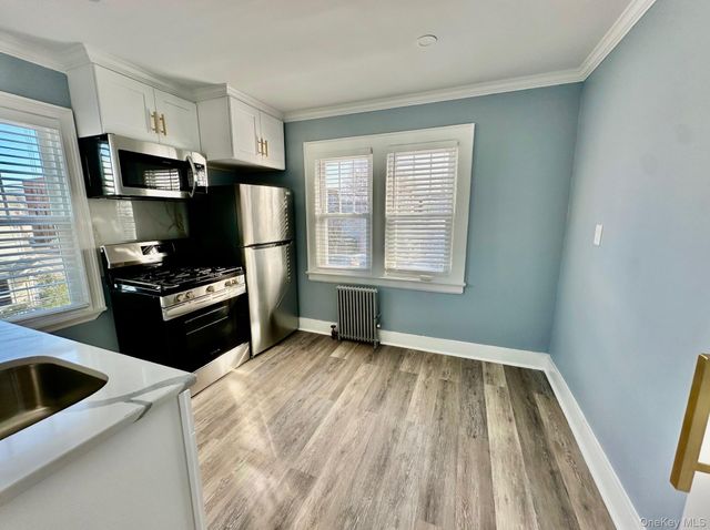 10 Vernon Avenue 2, Rockville Centre, NY 11570