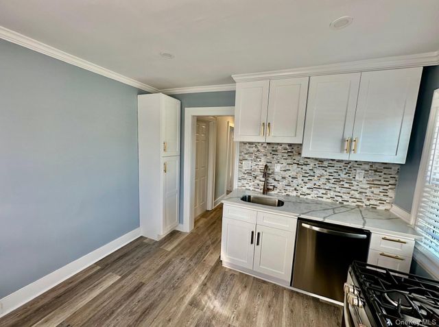 10 Vernon Avenue 2, Rockville Centre, NY 11570