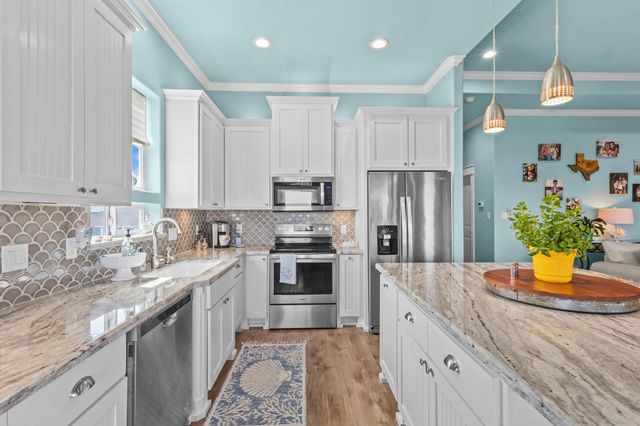 2929 Lakeside, Crystal Beach, TX 77650